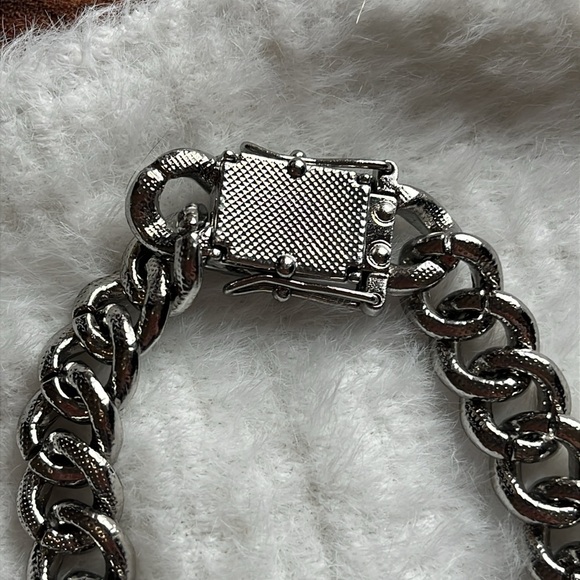 Cuban Chain with Iced Heart-Shaped Pendant - Picture 13 of 14